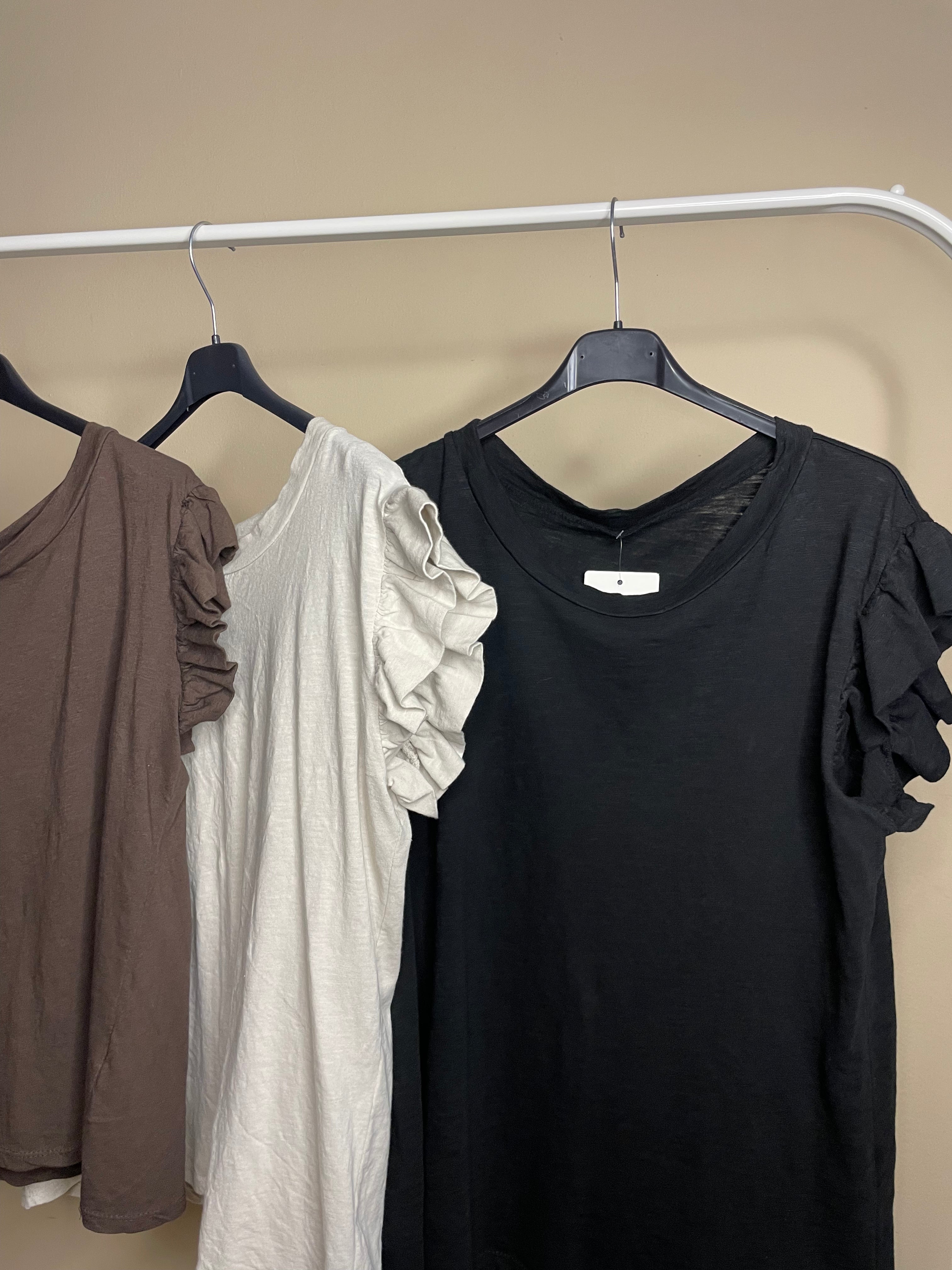 CAMISETAS BÁSICAS VOLANTE