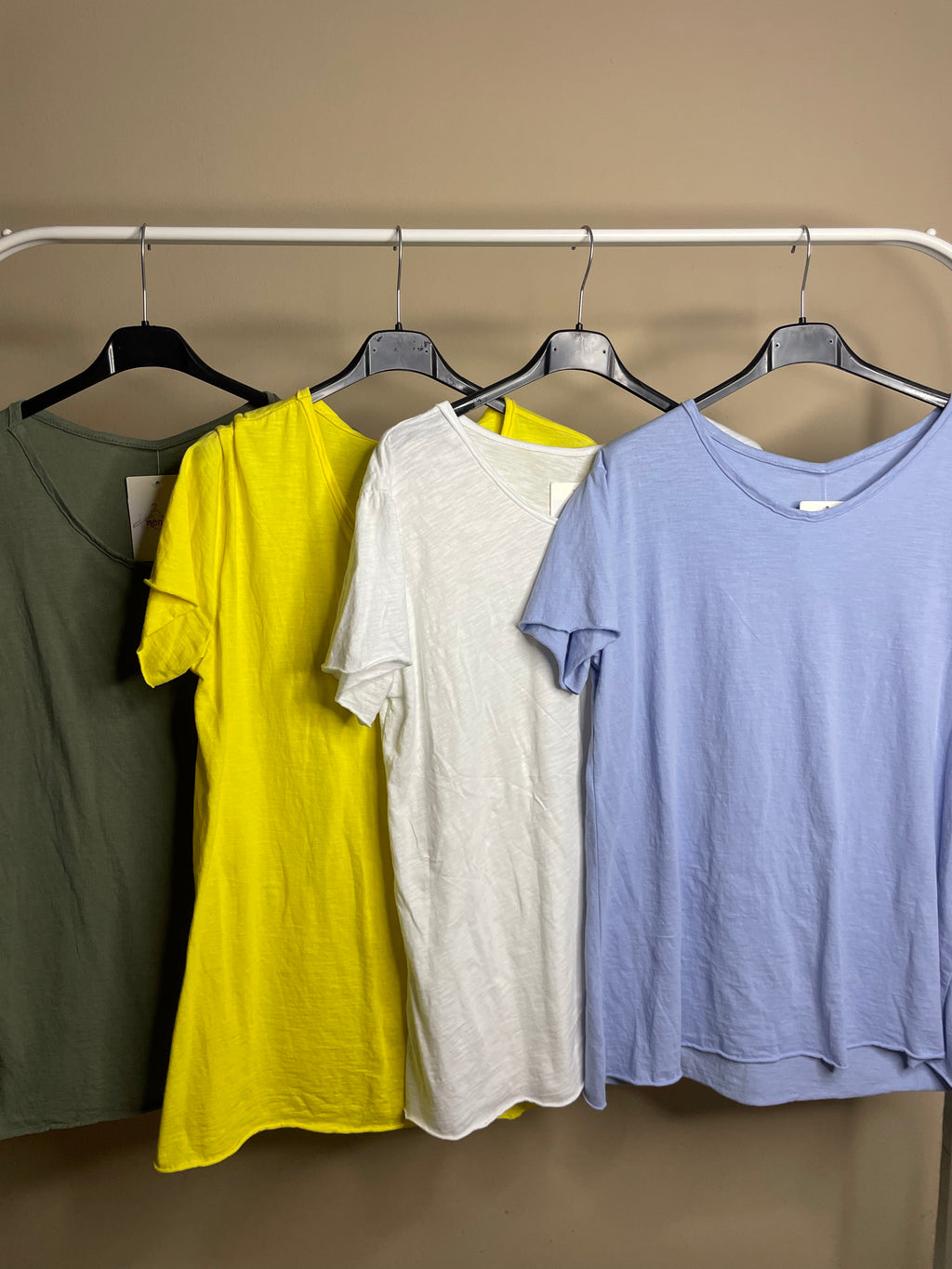 CAMISETAS BÁSICAS