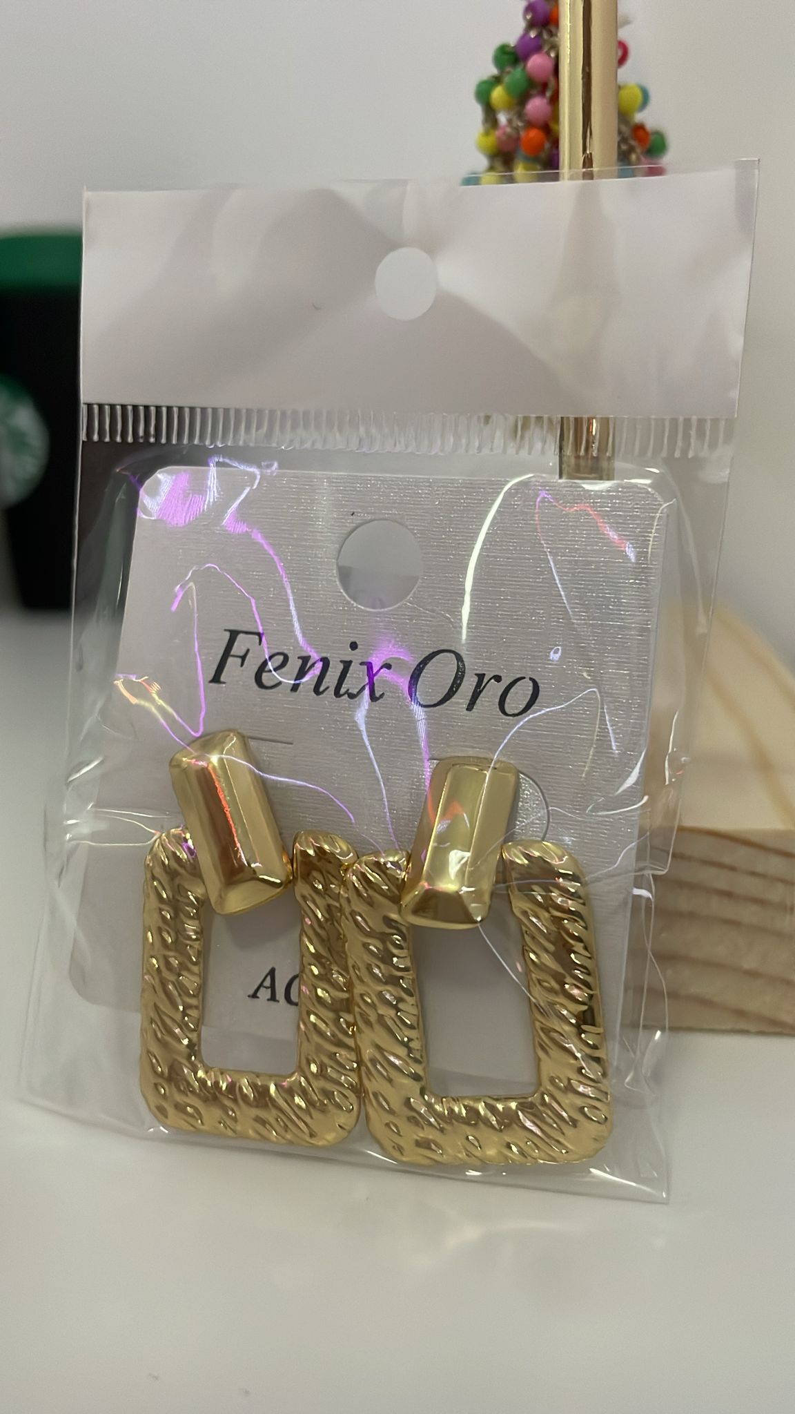 PENDIENTE DORADO CUADRADO