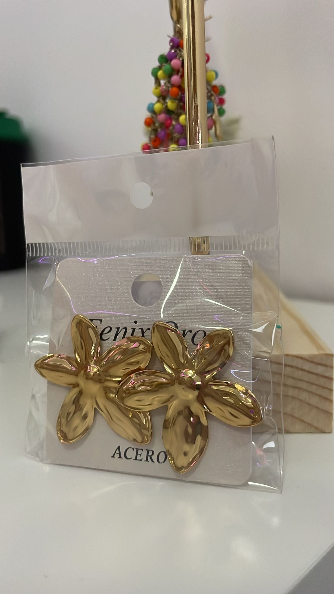 PENDIENTE FLOR DORADA